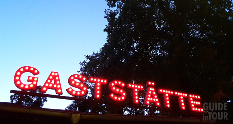Insegna di un biergarten di Berlino