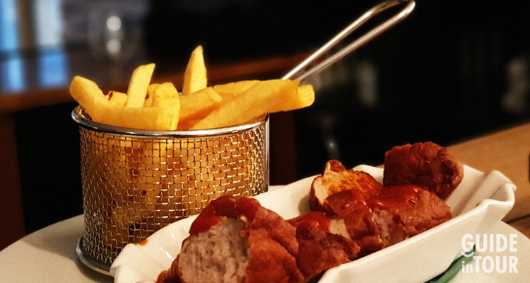 CurryWurst il iatto tipico più famoso di Berlino.