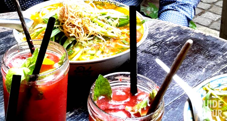 Piatti e bevande di un ristorante di cucina vietnamita a Berlino