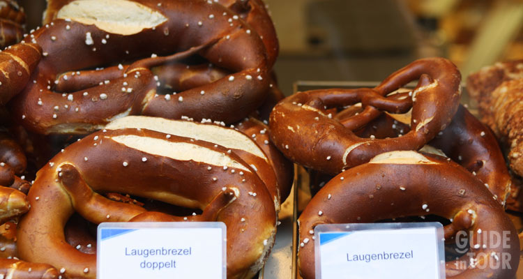 Fra i piatti tipici di Berlino troviamo i Bretzel. Deliziosi cuori di pane salati.