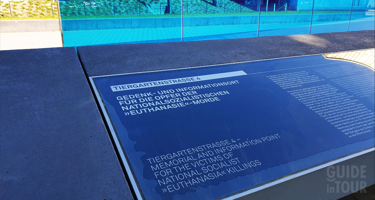 Pannello informativo del monumento di Berlino commemorativo per le vittime dell'operazione nazista T4.