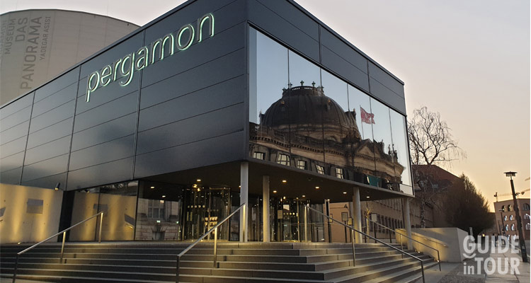 L'entrata al Museo Pergamon.