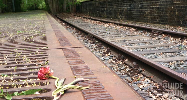 Monumento di Berlino commemorativo agli ebrei che sono stati deportati da questo binario.