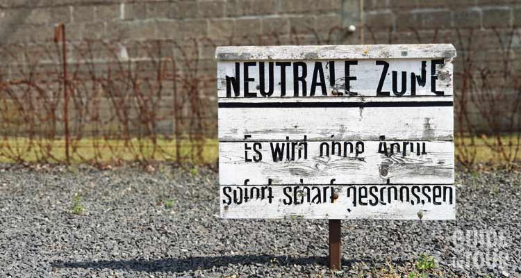 Cartello SS Memoriale del campo di concentramento di Berlino.