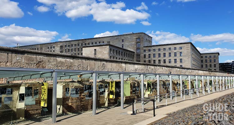 Foto della topografia del Terrore, uno dei monumenti della memoria più importanti di Berlino.