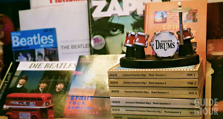 Foto di una vetrina molto conosciuta per lo shopping di libri a Berlino.