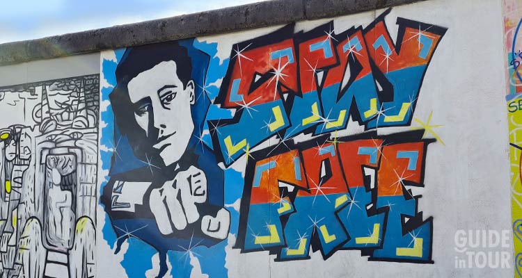 Una parte del Muro di Berlino dove passeggiare gratis a Berlino.