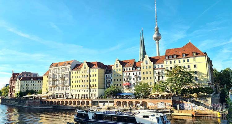 Vista sul quartiere Nicolai (Nikolaiviertel) a Berlino. Il centro storico della città.